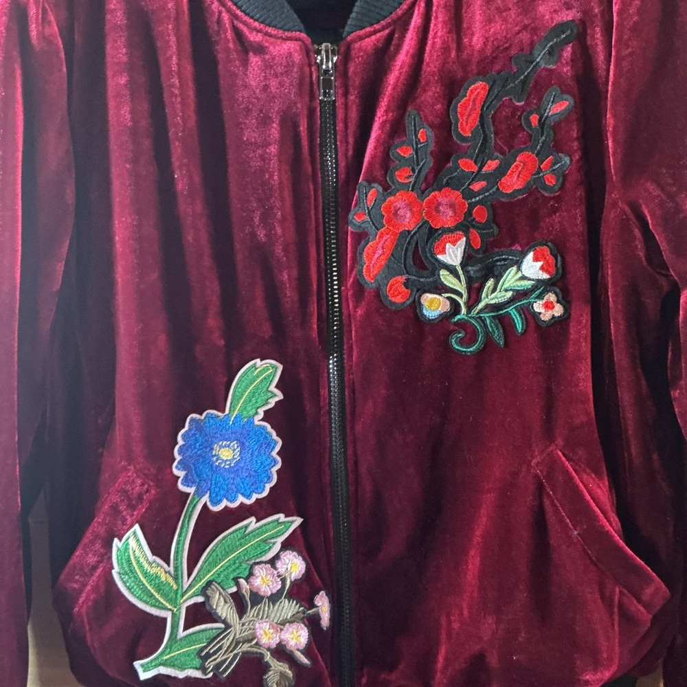 Hot & Delicious Women’s Large Burgundy Velvet-look  Bombe Jacket  Floral Accents - Picture 5 of 6